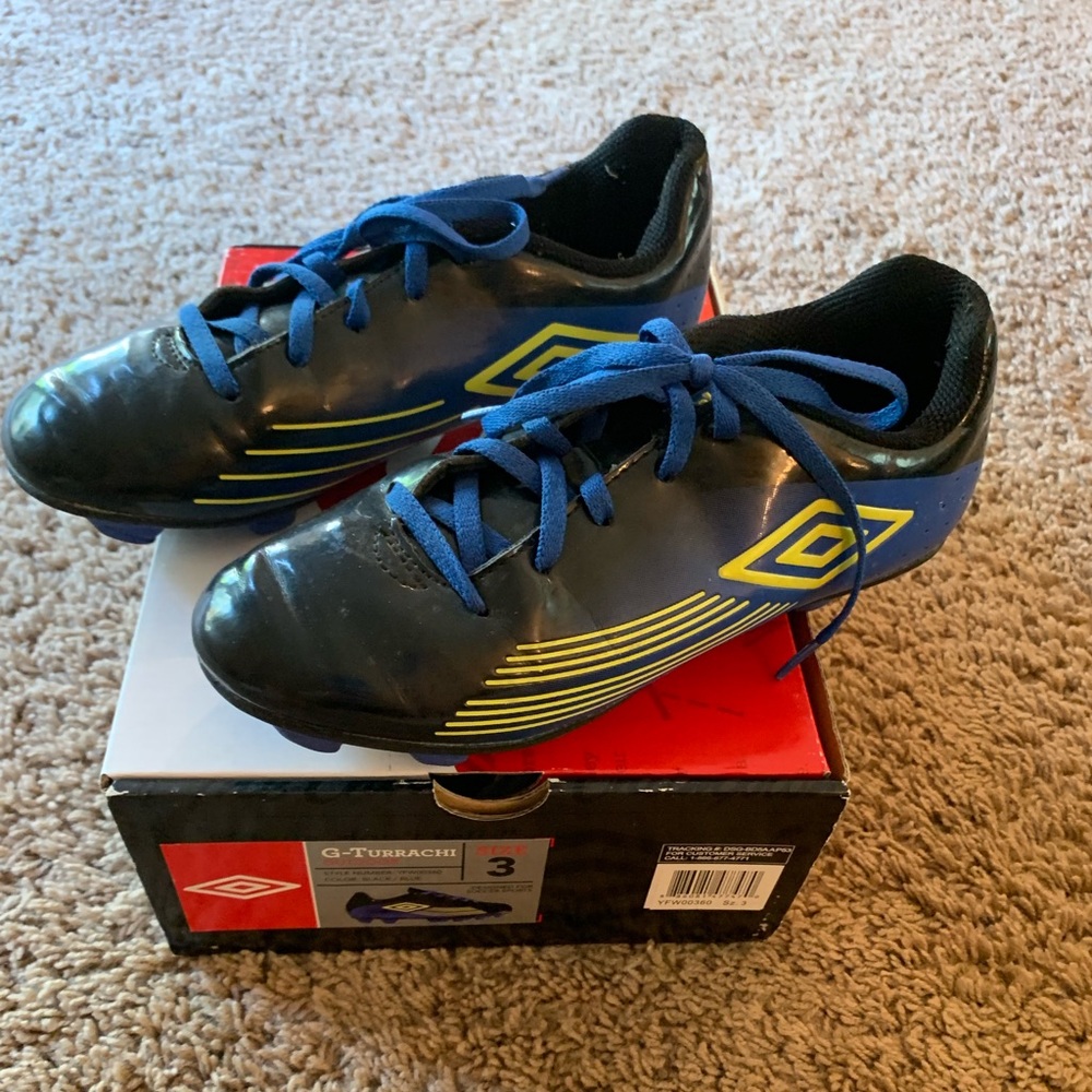 Umbro outdoor soccer cleats